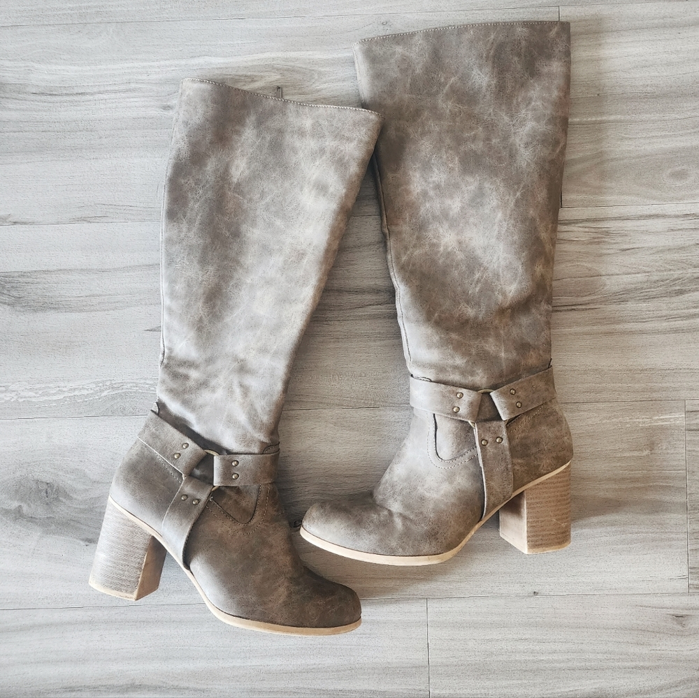 Distressed Western Boots
